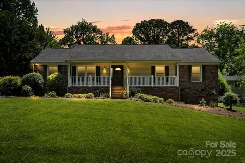3712 Eaglebrook Dr, Gastonia, NC 28056
