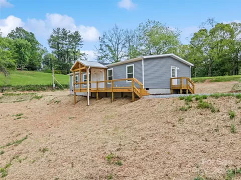 25 Geiranger Dr, Clyde, NC 28721
