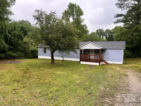 2131 Barnett St, Lancaster, SC 29720 photo 2