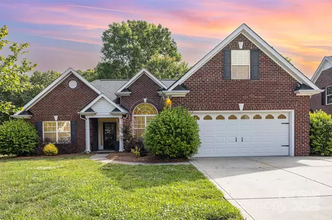Exterior - 5706 Sustar Dr, Monroe, NC 28110 photo 2 of 5