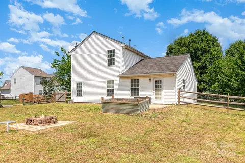 Exterior - 4002 Solomons Ct, Monroe, NC 28110 photo 4 of 9