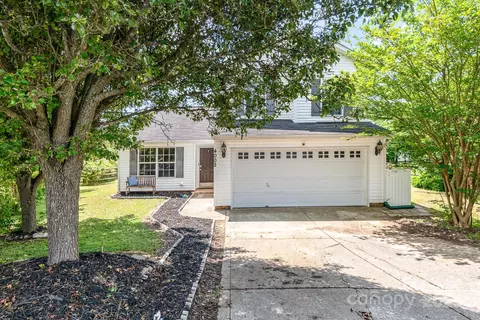 Exterior - 4002 Solomons Ct, Monroe, NC 28110 photo 2 of 9