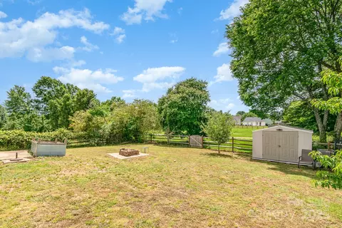 Exterior - 4002 Solomons Ct, Monroe, NC 28110 photo 7 of 9