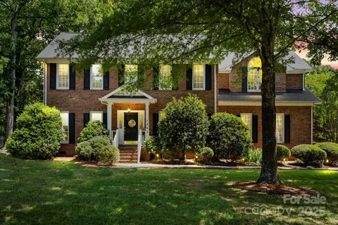 1261 Hawthorne Dr, Indian Trail, NC 28079