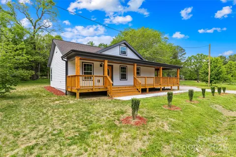 662 Camp Ferry Rd, Mooresboro, NC 28114