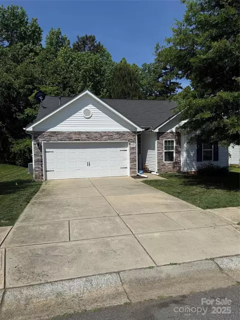 8708 Goldfields Dr, Charlotte, NC 28227
