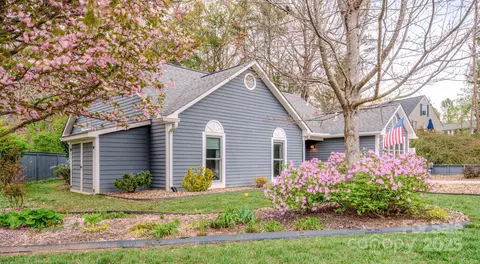 101 Firwood Ct, Asheville, NC 28804