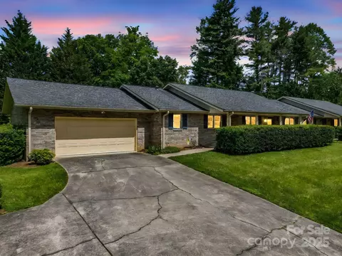 209 Daniel Dr, Hendersonville, NC 28739