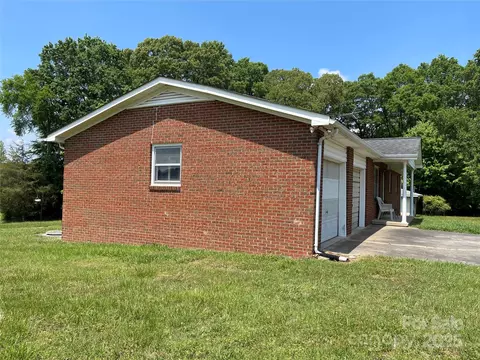 675 E Ritchie Rd, Salisbury, NC 28146 photo 3