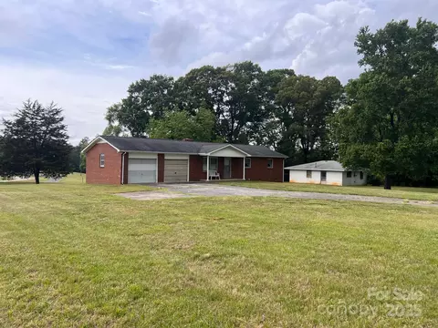 675 E Ritchie Rd, Salisbury, NC 28146 photo 2