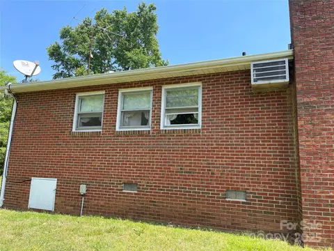 675 E Ritchie Rd, Salisbury, NC 28146 photo 5