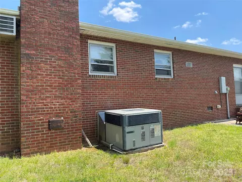 675 E Ritchie Rd, Salisbury, NC 28146 photo 4