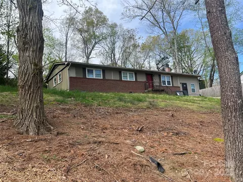 145 Azalea Way, Hendersonville, NC 28792