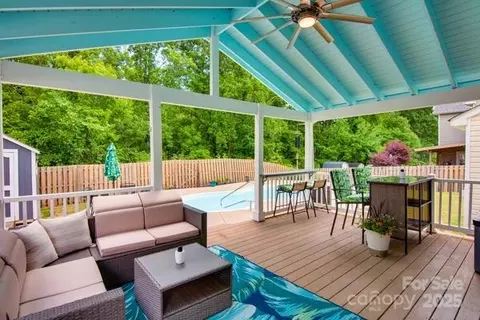 136 Elba Dr, Mooresville, NC 28115
