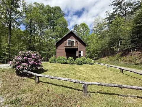 19 Winding Gap Ln, Tuckasegee, NC 28783