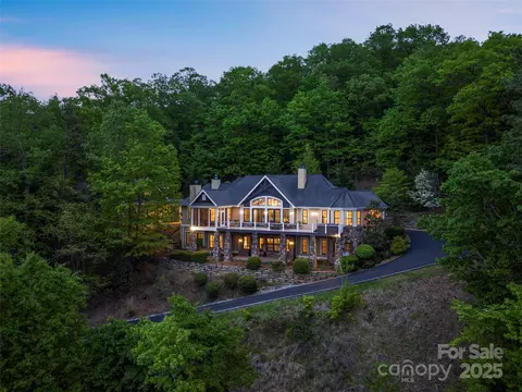 714 Wickhams Fancy Dr, Biltmore Lake, NC 28715
