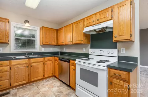 Kitchen - 4751 Kemp Dellinger Rd, Maiden, NC 28650 photo 2 of 2