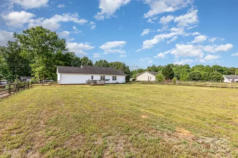 Exterior - 4751 Kemp Dellinger Rd, Maiden, NC 28650 photo 1 of 1