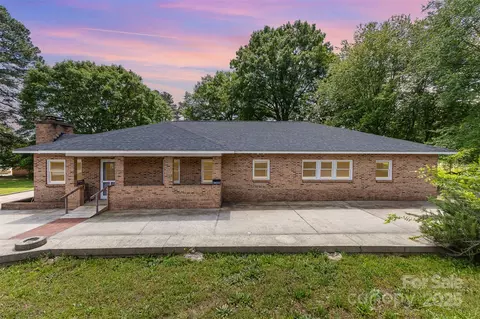 103 Sadler Rd, Mount Holly, NC 28120