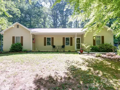 145 Woodview Dr, Statesville, NC 28625