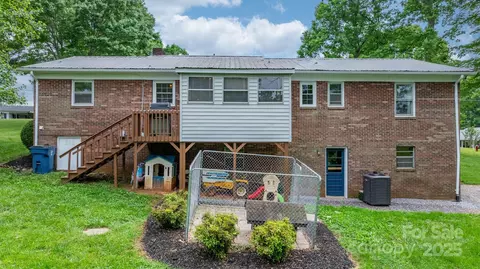 1664 Lafayette Ave, Hudson, NC 28638 photo 2