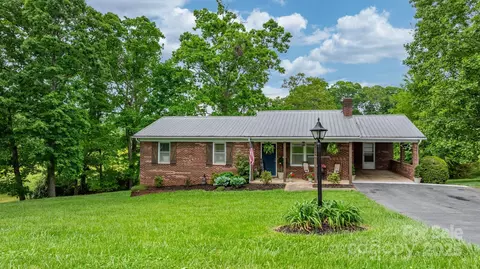 1664 Lafayette Ave, Hudson, NC 28638