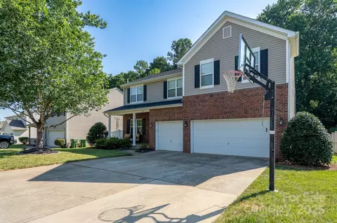 304 Augustus Ln, Mount Holly, NC 28120