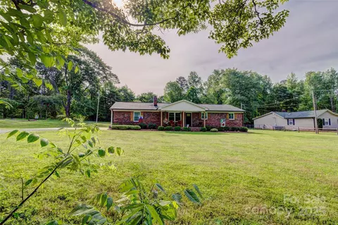 1009 High Shoals Rd, Lincolnton, NC 28092