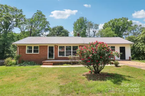 205 Dogwood Ln, Dallas, NC 28034
