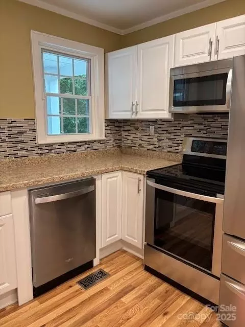 Kitchen - 925 Grace Ave, Lancaster, SC 29720 photo 1 of 4