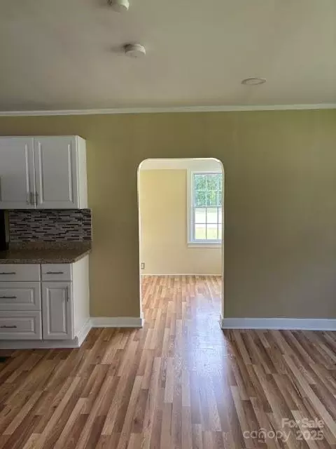 Living - 925 Grace Ave, Lancaster, SC 29720 photo 6 of 6