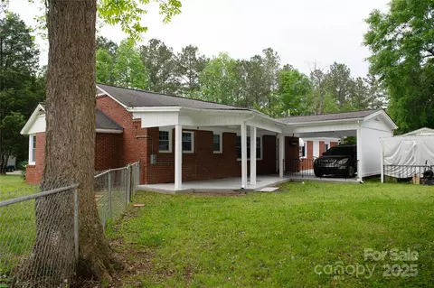 Exterior - 925 Grace Ave, Lancaster, SC 29720 photo 3 of 4