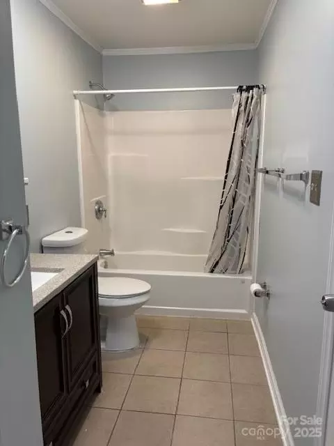 Bath - 925 Grace Ave, Lancaster, SC 29720 photo 3 of 4