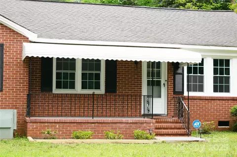 Exterior - 925 Grace Ave, Lancaster, SC 29720 photo 1 of 4