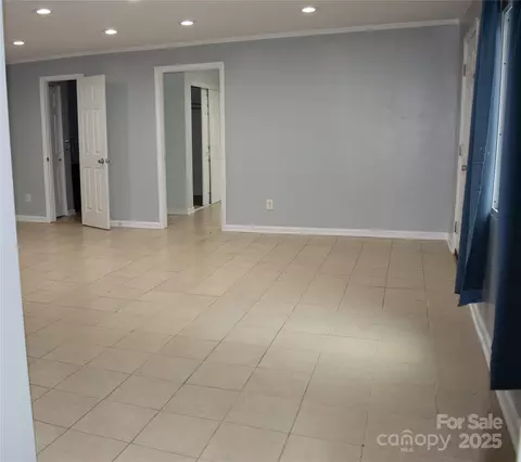 Living - 925 Grace Ave, Lancaster, SC 29720 photo 2 of 6