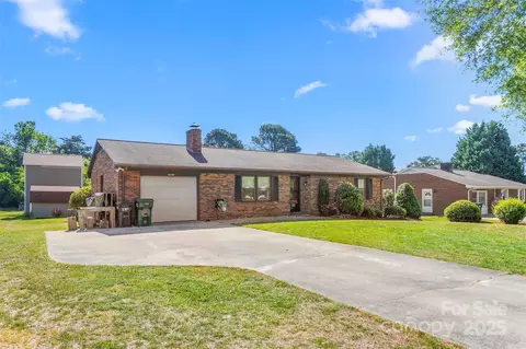 4135 Sawmill Rd, Winston Salem, NC 27107