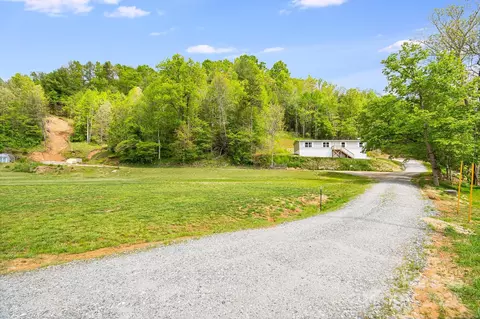 2191 Deep Gap Rd, Flat Rock, NC 28731
