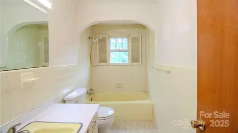 Bath - 4680 E Old Clyde Rd, Clyde, NC 28721 photo 1 of 1