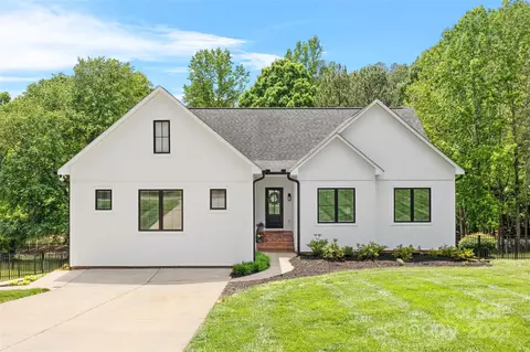184 Quiet Cove Rd, Mooresville, NC 28117