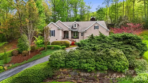 14 Larue Ct, Biltmore Lake, NC 28715