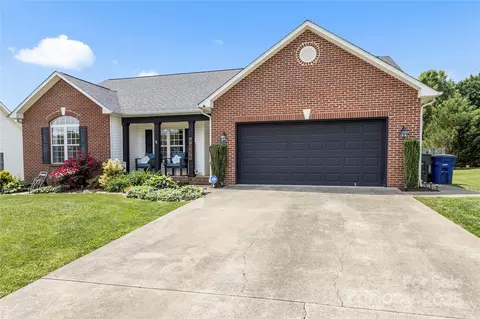 1759 NW Pipers Ridge Cir, Conover, NC 28613