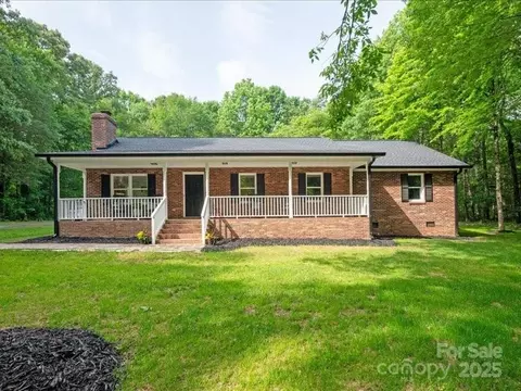 300 Hugh Crocker Rd, Matthews, NC 28104