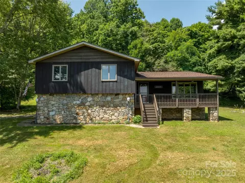 518 Acres View Dr, Waynesville, NC 28786