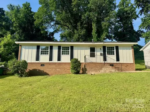 2020 Longleaf Dr, Charlotte, NC 28210