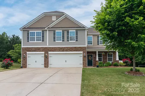 109 Meadow Stream Dr, Mount Holly, NC 28120