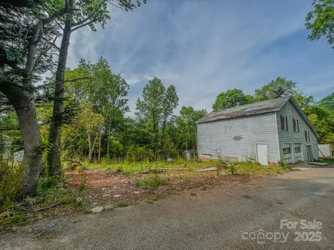 1590 Brookford Rd, Hickory, NC 28602