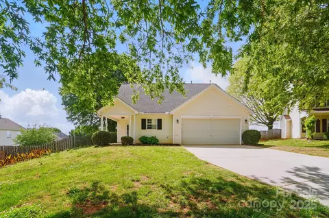 9711 Castle Terrace Ct, Charlotte, NC 28215