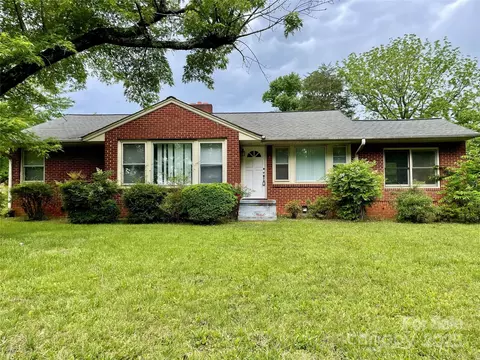 1 Knob Dr, Lexington, NC 27295