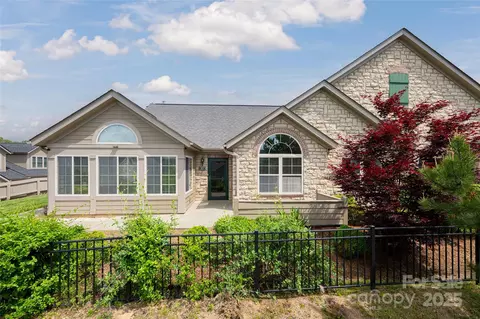 33 Braeburn Way, Flat Rock, NC 28731