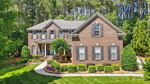129 Willow Tree Ln, Mount Holly, NC 28120